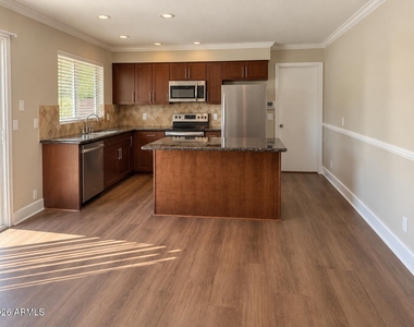 301 W Rosal Place - Photo Thumbnail 2