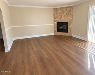301 W Rosal Place - Photo Thumbnail 3