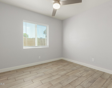 4302 N 80th Lane - Photo Thumbnail 14