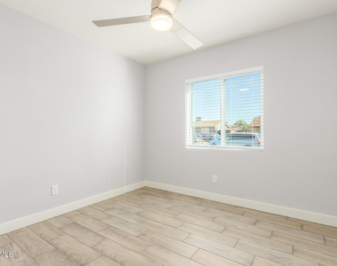 4302 N 80th Lane - Photo Thumbnail 13