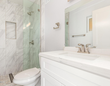 4302 N 80th Lane - Photo Thumbnail 3