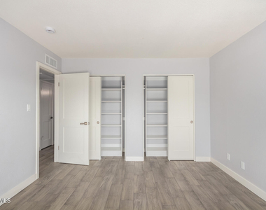 4302 N 80th Lane - Photo Thumbnail 11