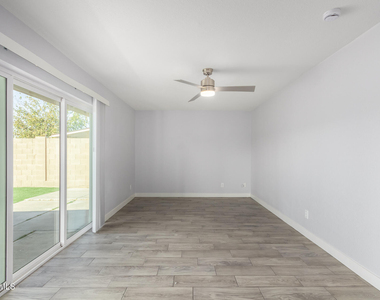 4302 N 80th Lane - Photo Thumbnail 10