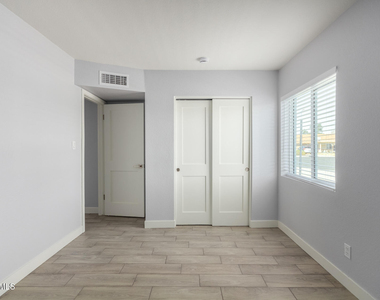 4302 N 80th Lane - Photo Thumbnail 12