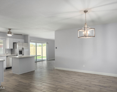4302 N 80th Lane - Photo Thumbnail 8