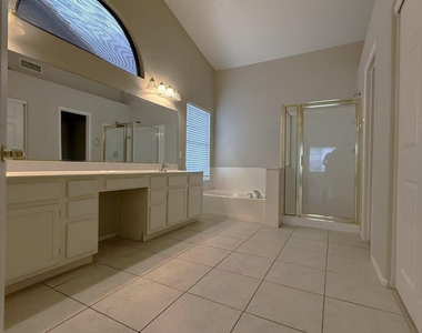 1720 E Flint Street - Photo Thumbnail 5