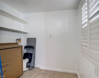 1567 Fair Park Avenue - Photo Thumbnail 7