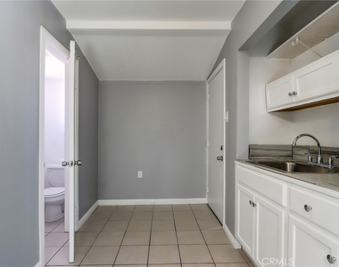 1567 Fair Park Avenue - Photo Thumbnail 17