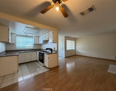 556 N 5th - Photo Thumbnail 5