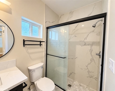 3918 Maple Ave - Photo Thumbnail 6