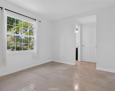 18731 Dylan Street - Photo Thumbnail 6