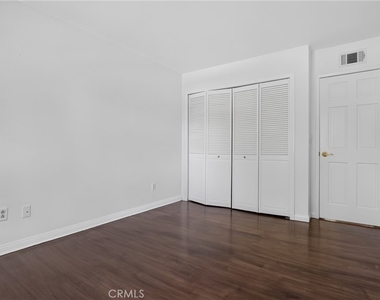 18731 Dylan Street - Photo Thumbnail 19