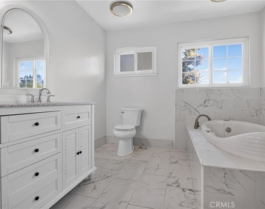 18731 Dylan Street - Photo Thumbnail 22