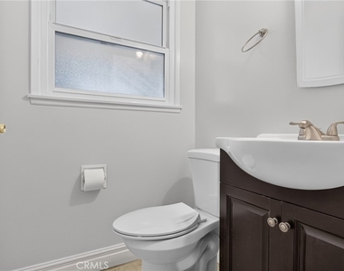18731 Dylan Street - Photo Thumbnail 7