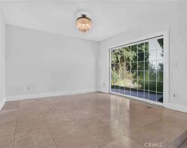 18731 Dylan Street - Photo Thumbnail 12