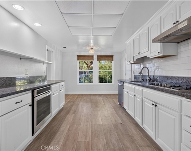 18731 Dylan Street - Photo Thumbnail 14