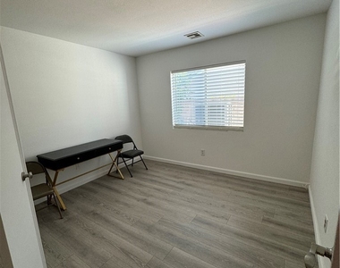 37233 Newbury - Photo Thumbnail 9