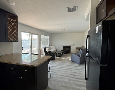 37233 Newbury - Photo Thumbnail 4