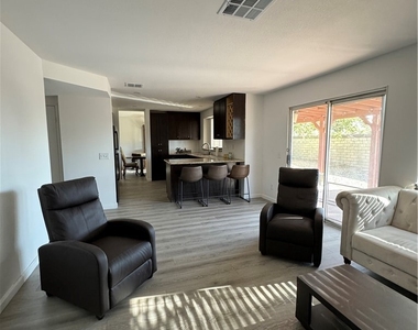 37233 Newbury - Photo Thumbnail 5