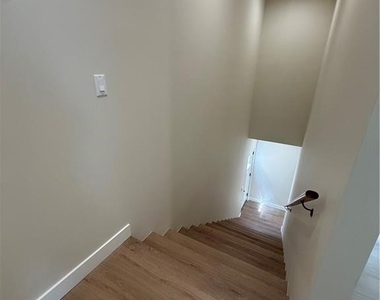 7826 Kyle Street - Photo Thumbnail 3