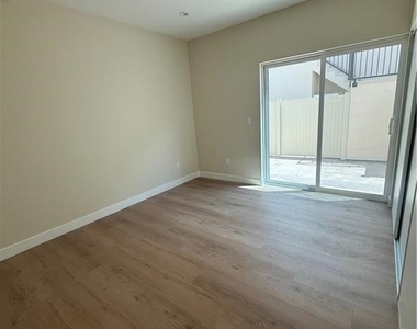 7826 Kyle Street - Photo Thumbnail 2