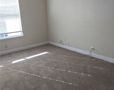 32503 Carrie Place - Photo Thumbnail 13