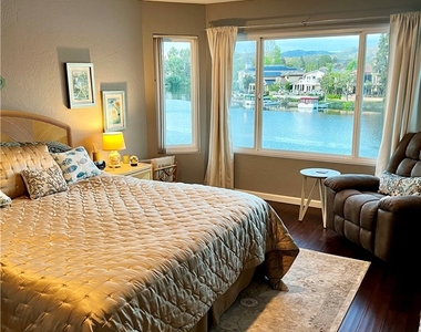 2243 Westshore Lane - Photo Thumbnail 10