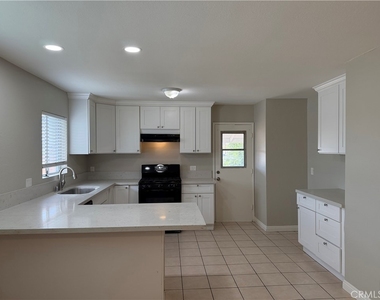 6631 Kingman Avenue - Photo Thumbnail 2