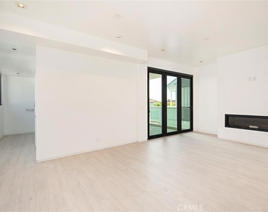 423 Orchid Ave - Photo Thumbnail 3