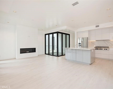 423 Orchid Ave - Photo Thumbnail 2