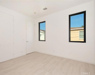 423 Orchid Ave - Photo Thumbnail 15