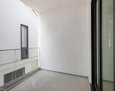 423 Orchid Ave - Photo Thumbnail 12