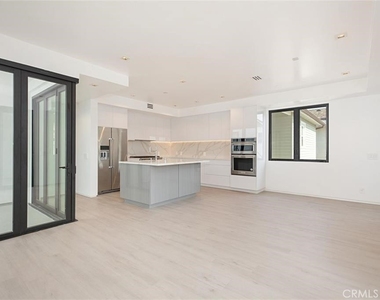 423 Orchid Ave - Photo Thumbnail 6