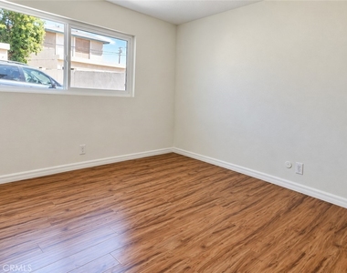 5920 Rostrata - Photo Thumbnail 8