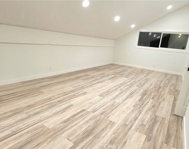 9891 Star Drive - Photo Thumbnail 18