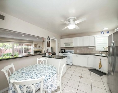 1037 W Ash - Photo Thumbnail 5