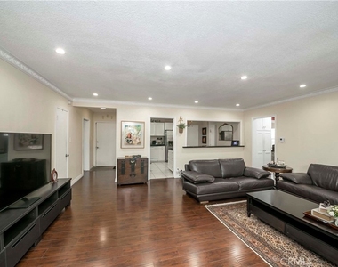 1037 W Ash - Photo Thumbnail 2