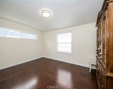 1037 W Ash - Photo Thumbnail 14