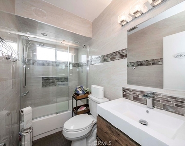 1037 W Ash - Photo Thumbnail 15