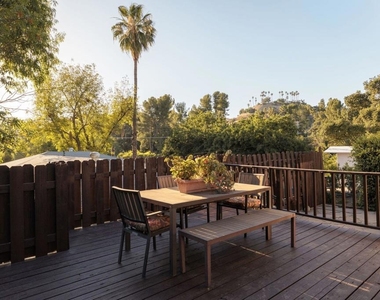 9902 Sunland Boulevard - Photo Thumbnail 3