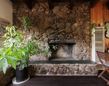 9902 Sunland Boulevard - Photo Thumbnail 9