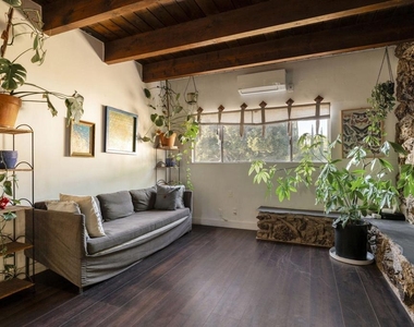 9902 Sunland Boulevard - Photo Thumbnail 8