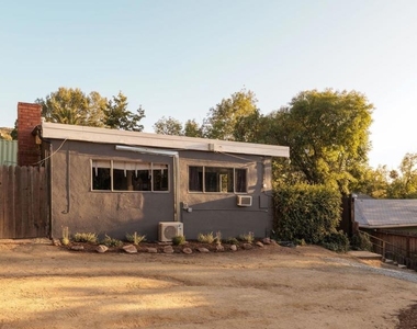9902 Sunland Boulevard - Photo Thumbnail 13