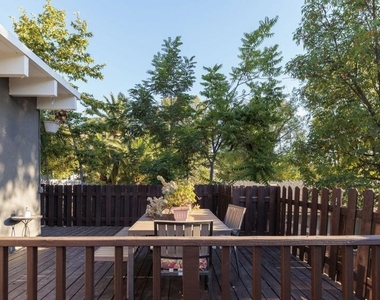 9902 Sunland Boulevard - Photo Thumbnail 4