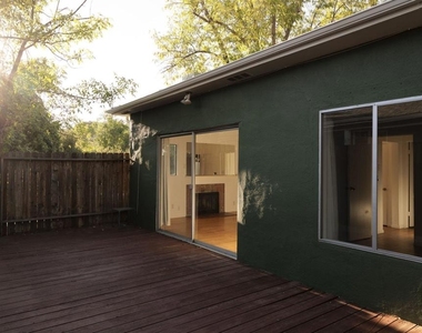 9900 Sunland Boulevard - Photo Thumbnail 16