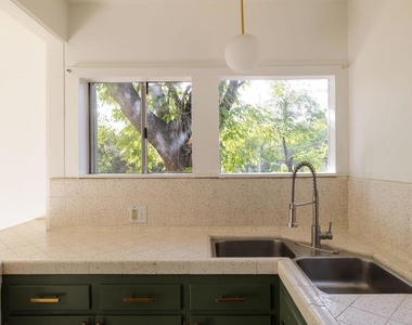 9900 Sunland Boulevard - Photo Thumbnail 5