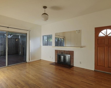 9900 Sunland Boulevard - Photo Thumbnail 10