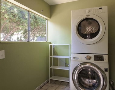 9900 Sunland Boulevard - Photo Thumbnail 2