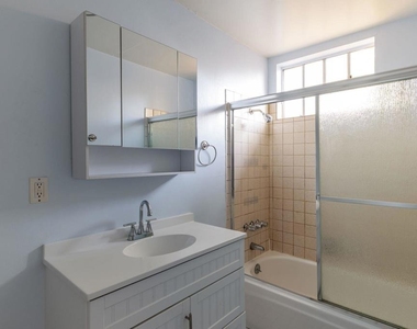 9900 Sunland Boulevard - Photo Thumbnail 15
