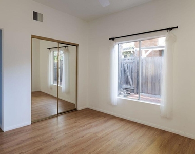 9900 Sunland Boulevard - Photo Thumbnail 14